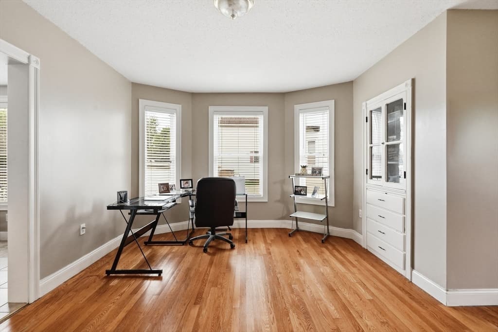 87 Crescent St, Lowell MA 01851 photo 10