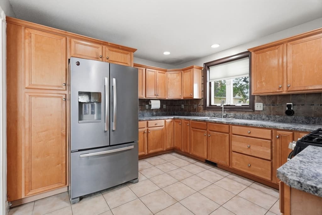 87 Crescent St, Lowell MA 01851 photo 14