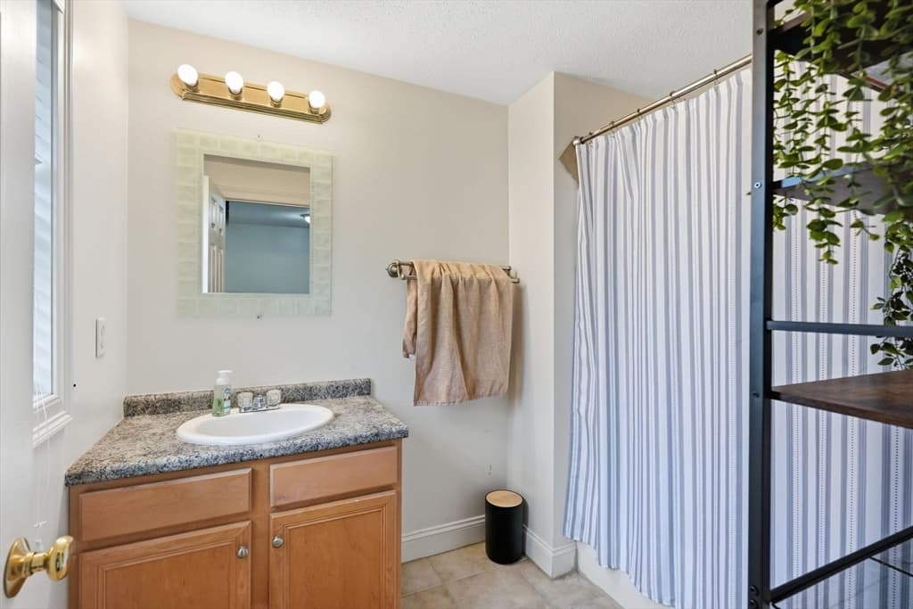 87 Crescent St, Lowell MA 01851 photo 19