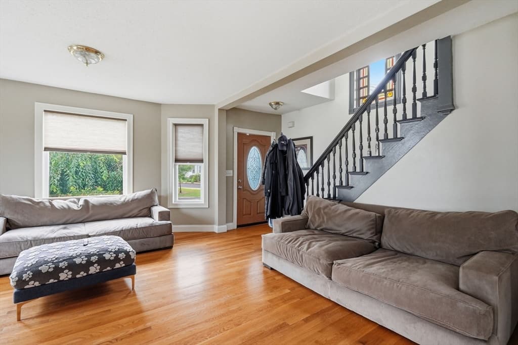 87 Crescent St, Lowell MA 01851 photo 4