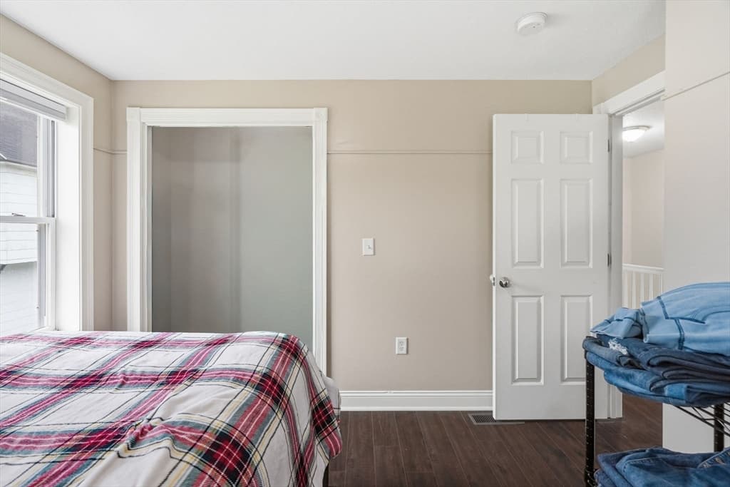 87 Crescent St, Lowell MA 01851 photo 21