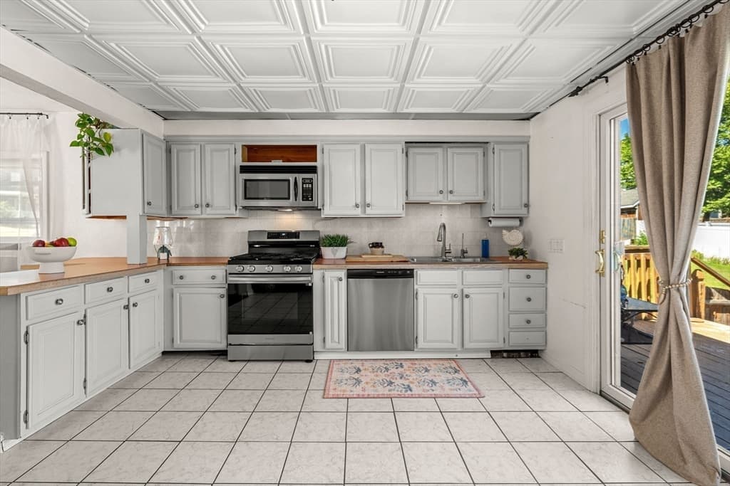 21 Burroughs St, Danvers MA 01923 photo 9