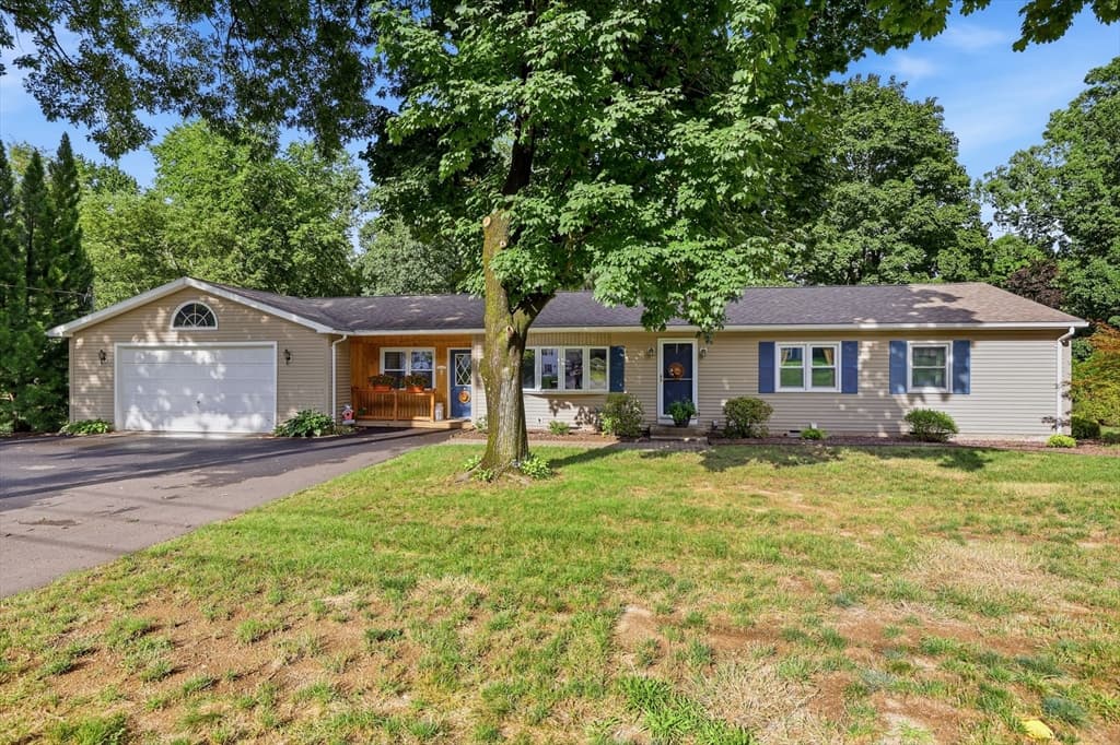 8 Linwood Dr, Wilbraham MA 01095