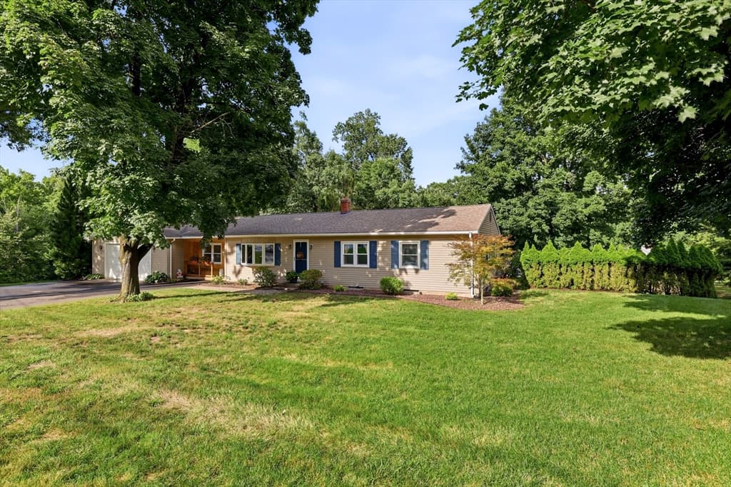 8 Linwood Dr, Wilbraham MA 01095 photo 4