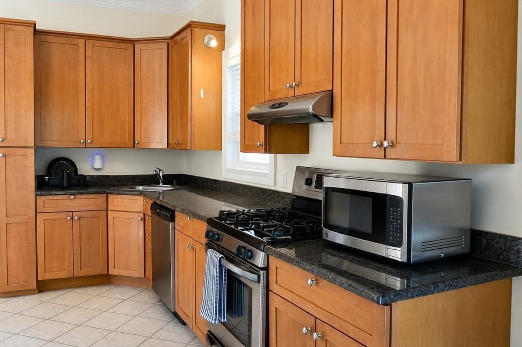 13 Howe St, Somerville MA 02145 photo 6