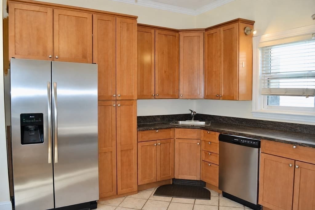 13 Howe St, Somerville MA 02145 photo 5
