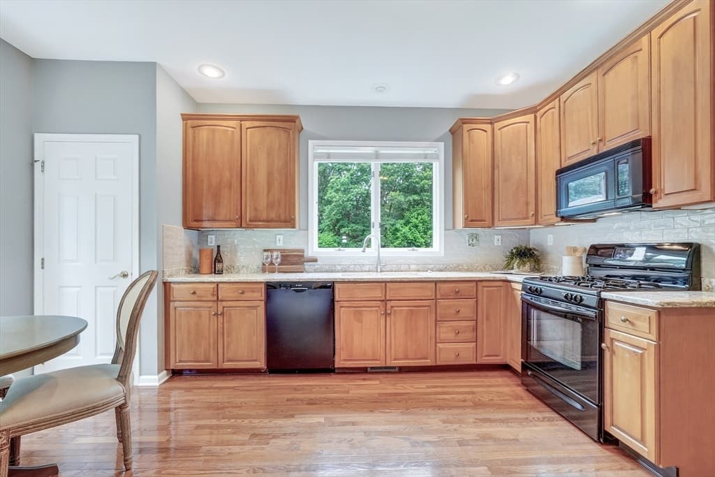 15 Hawthorne Lane # 15, Bedford MA 01730 photo 6