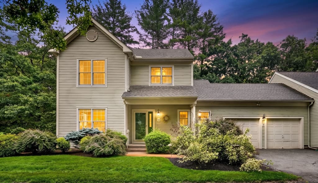 15 Hawthorne Lane # 15, Bedford MA 01730