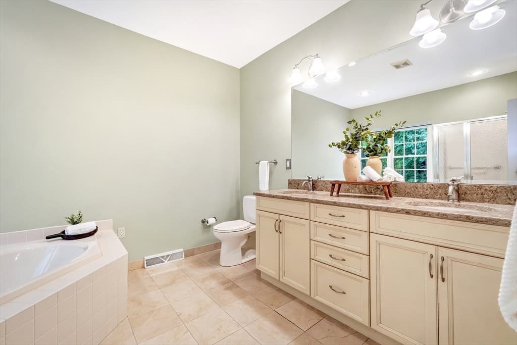 15 Hawthorne Lane # 15, Bedford MA 01730 photo 10