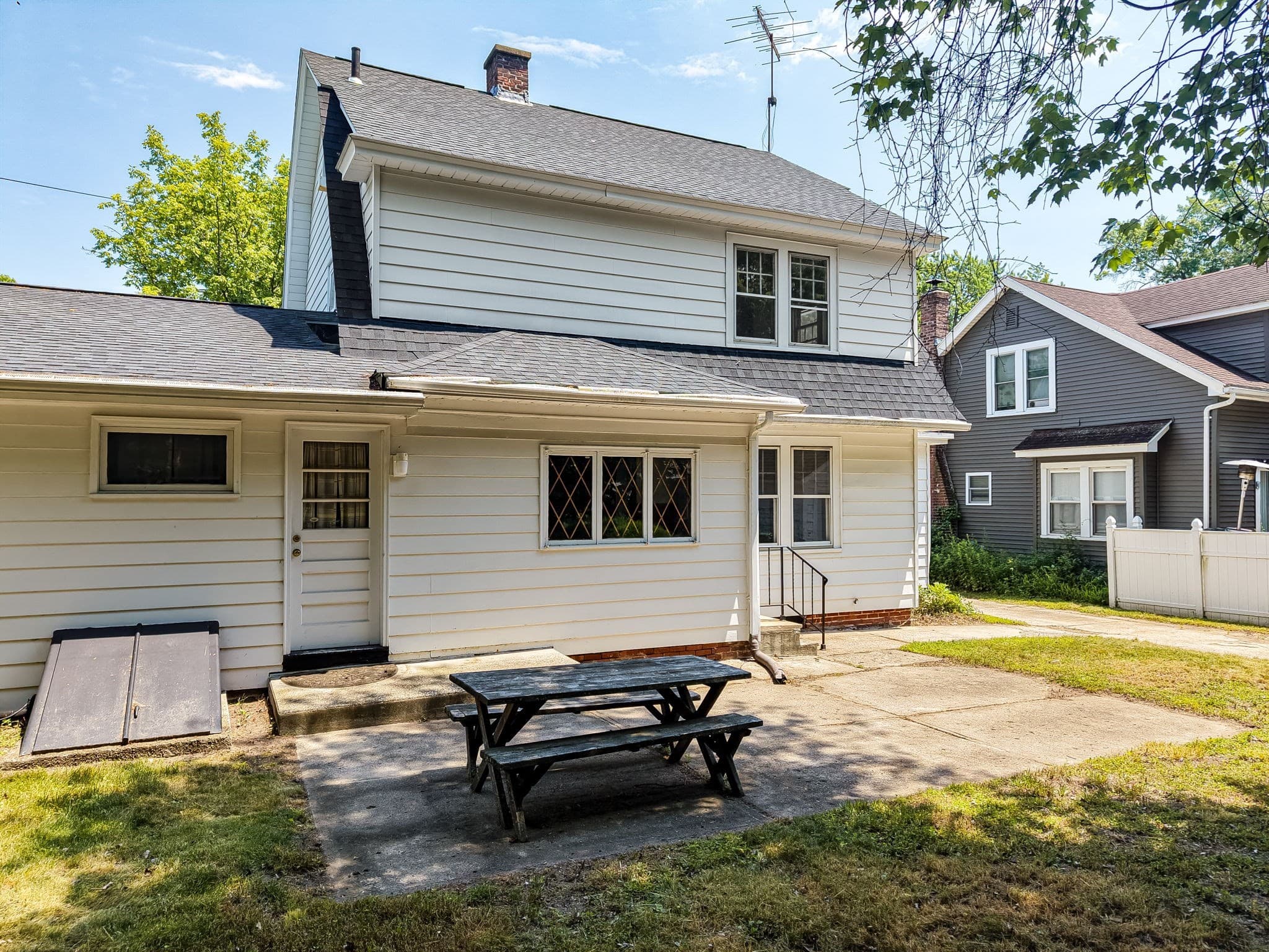 Single Family Residence at 32 Marsden St, Springfield MA 01109, Springfield, photo 37 of 41