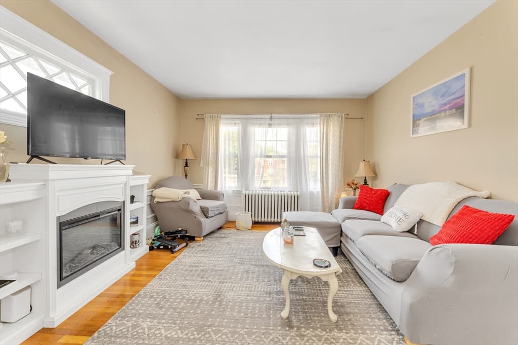 21 Bradwood St, Boston MA 02131 photo 2