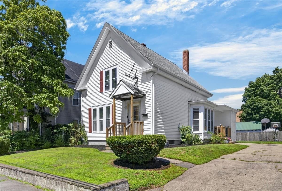 171 Bartlett St, Brockton MA 02301