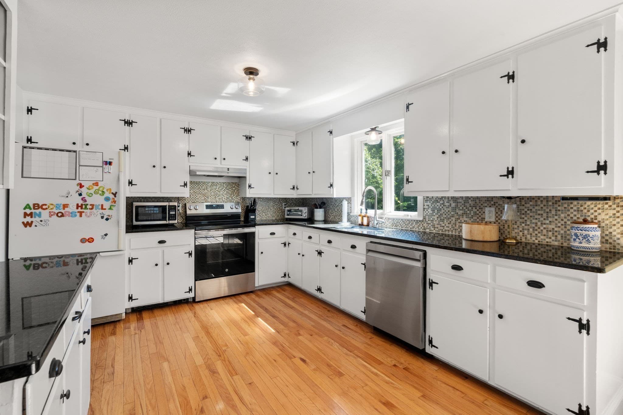 Single Family Residence at 23 Inland Rd, Marion MA 02738, Marion, photo 10 of 40