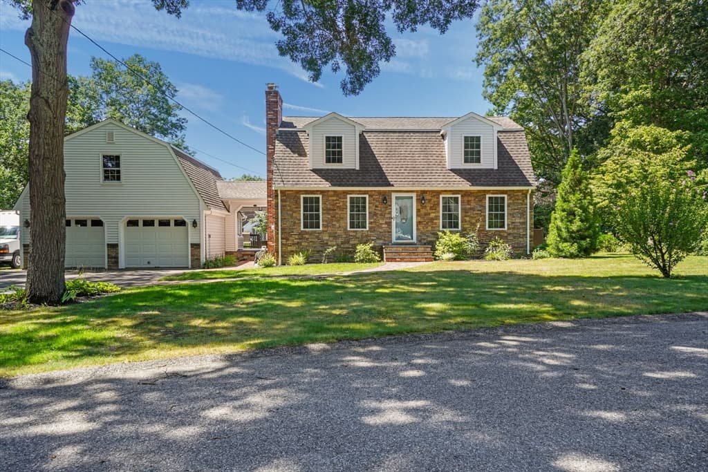 28 Sagewood Cir, Attleboro MA 02703