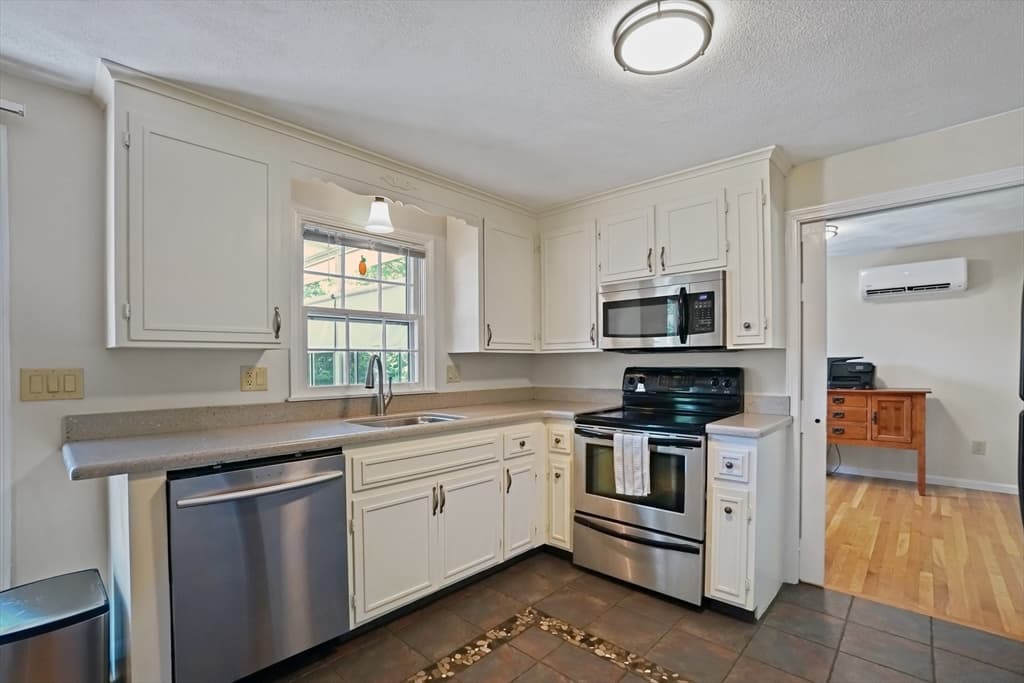 28 Sagewood Cir, Attleboro MA 02703 photo 14
