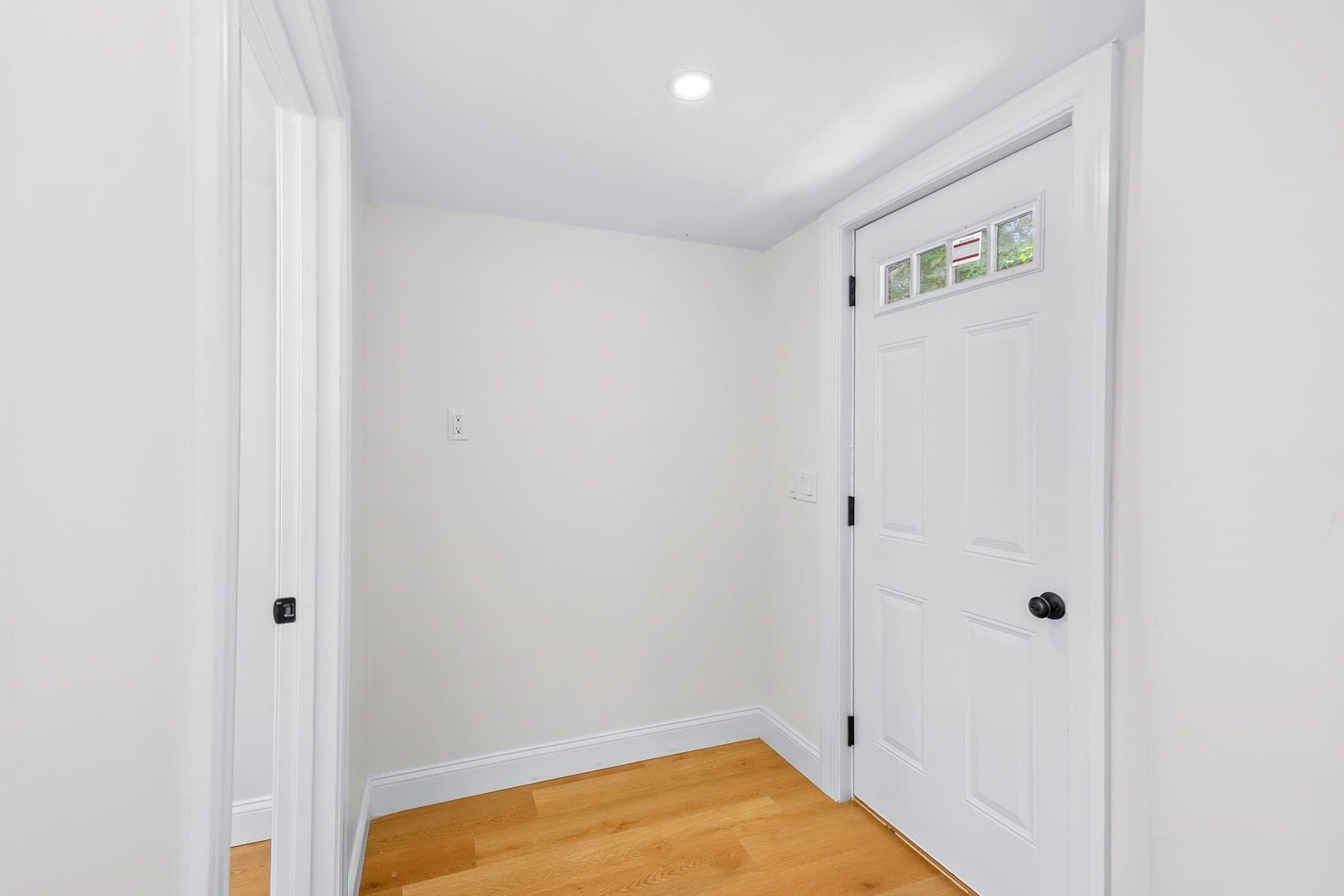 Single Family Residence at 90 W Carpenter St, Attleboro MA 02703, Attleboro, photo 22 of 27