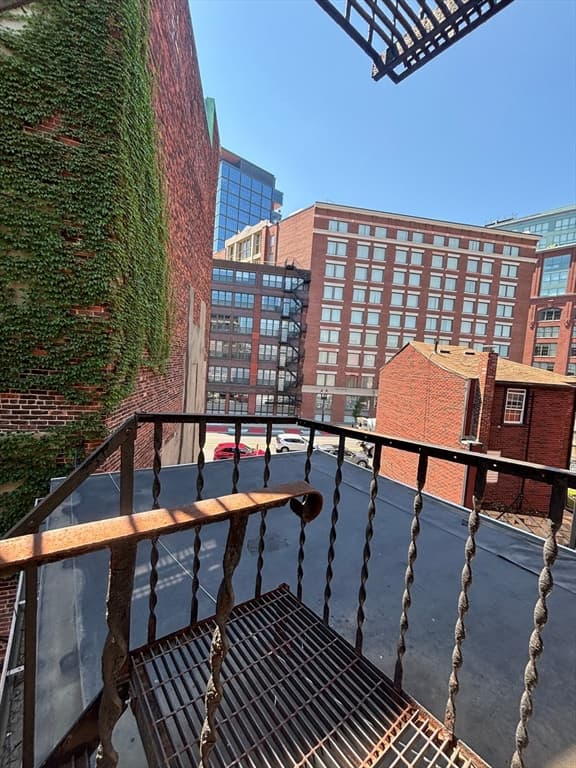 206 Endicott St # 3, Boston MA 02113 photo 13