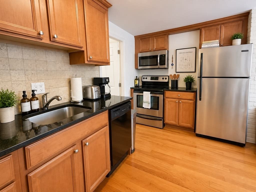 206 Endicott St # 3, Boston MA 02113 photo 3