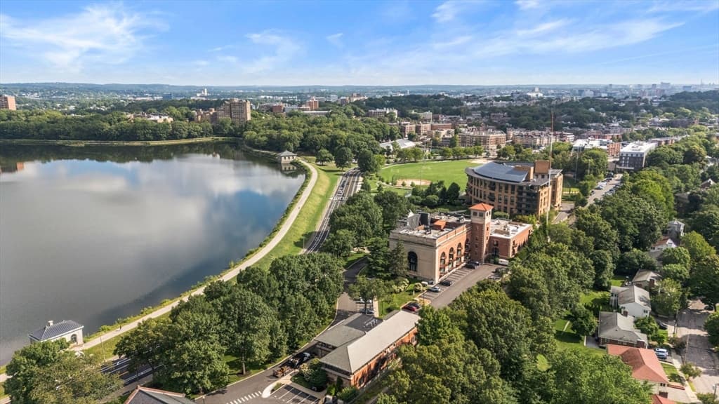 2430 Beacon St # 105, Boston MA 02467 photo 14