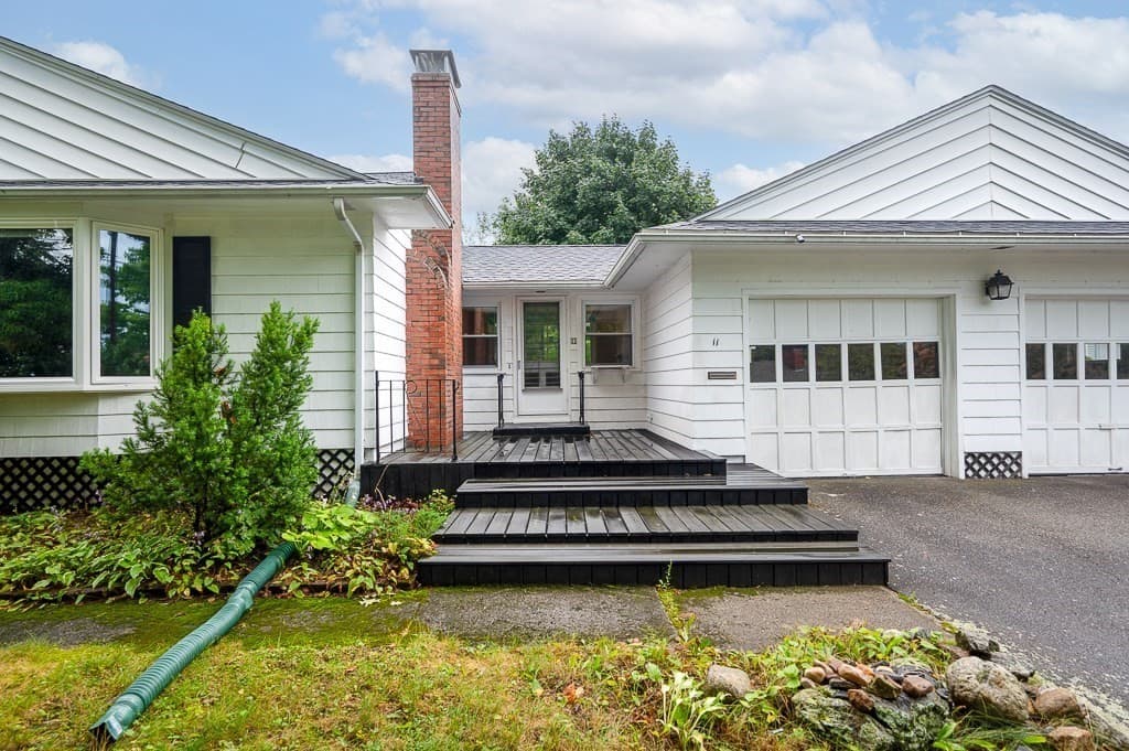 11 Lyndale Rd, Worcester MA 01606