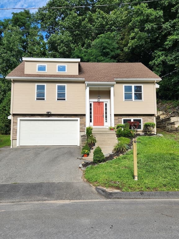 29 Buckley Rd, Worcester MA 01602