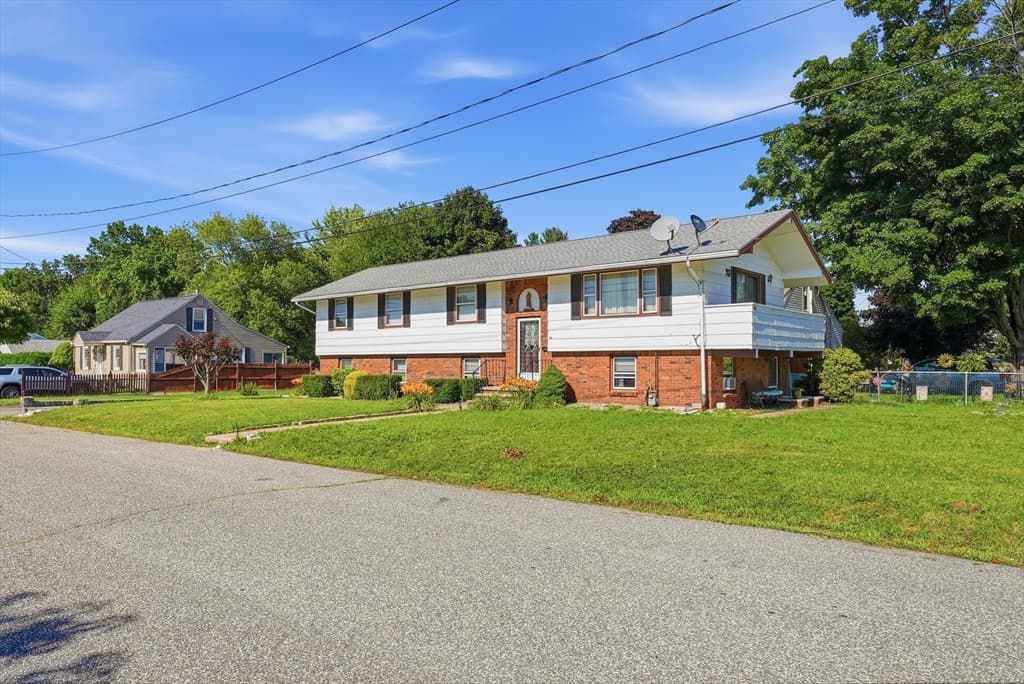 619 East St, Ludlow MA 01056 photo 2