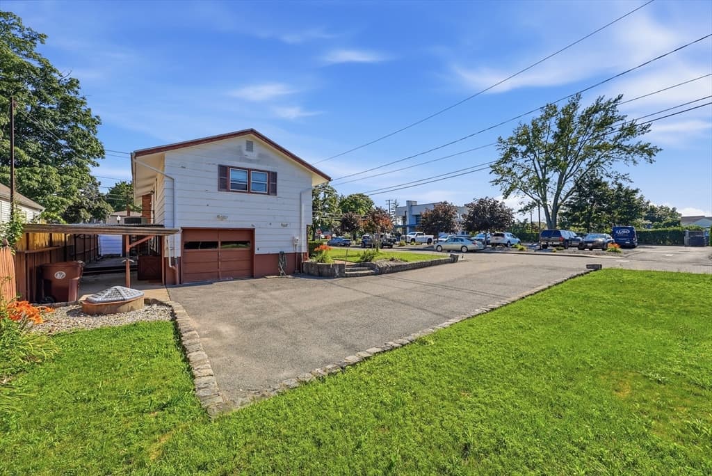 619 East St, Ludlow MA 01056 photo 3