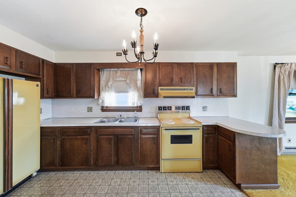 619 East St, Ludlow MA 01056 photo 9