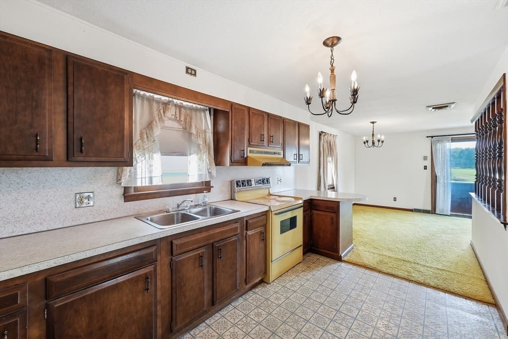 619 East St, Ludlow MA 01056 photo 10