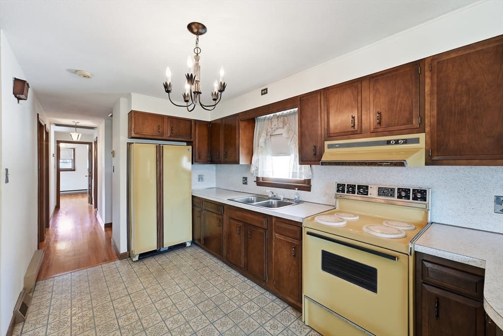 619 East St, Ludlow MA 01056 photo 8