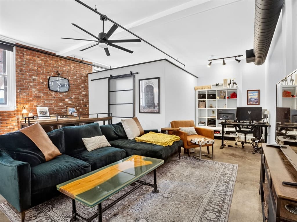 7 Crombie St # 4, Salem MA 01970