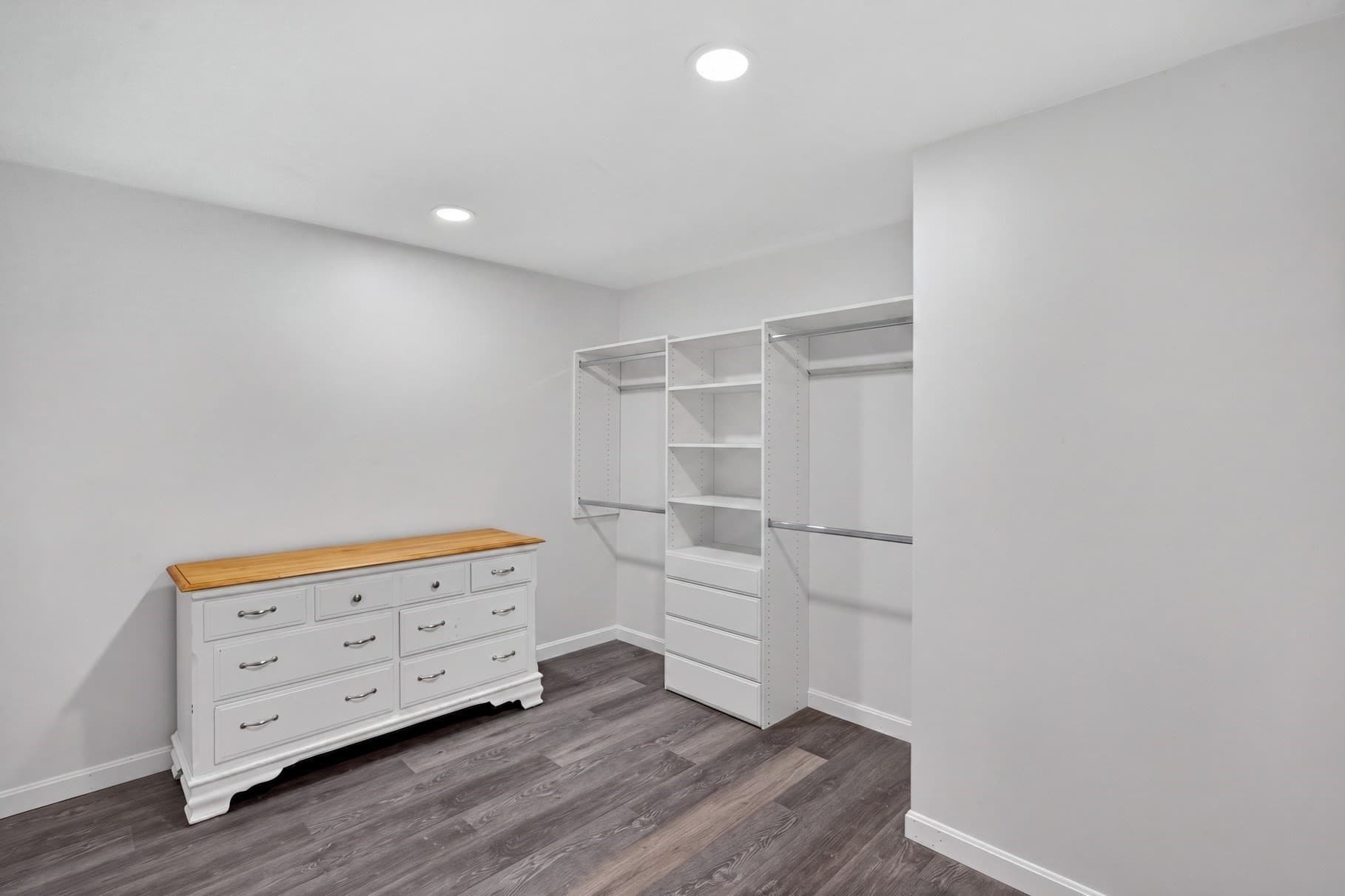 Multi Family at 8 Theatre Dr, Falmouth MA 02536, Falmouth, photo 32 of 42