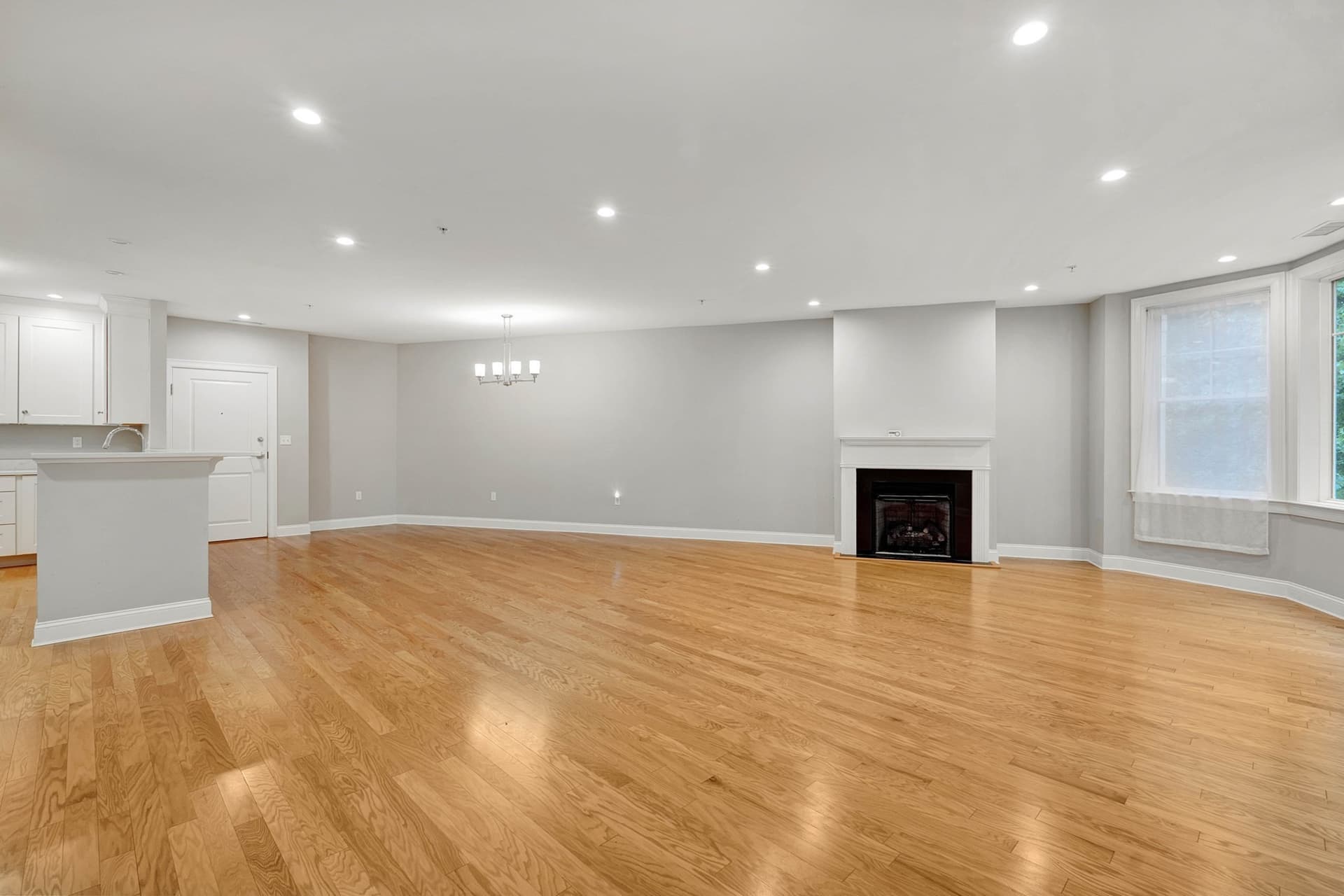 Condominium at 2 Inwood Drive # 1009, Woburn MA 01801, photo 3 of 34