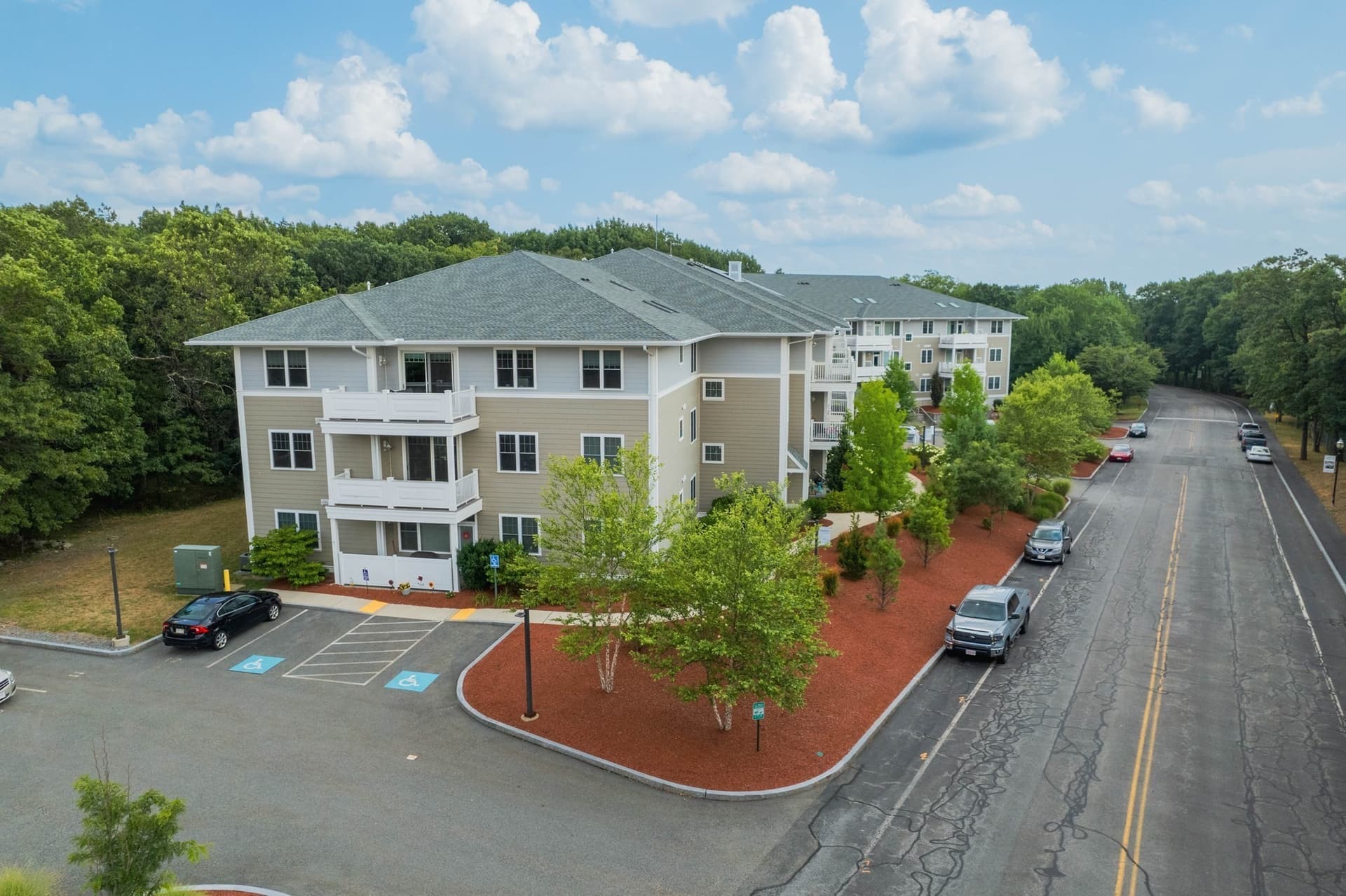 Condominium at 2 Inwood Drive # 1009, Woburn MA 01801, photo 32 of 34