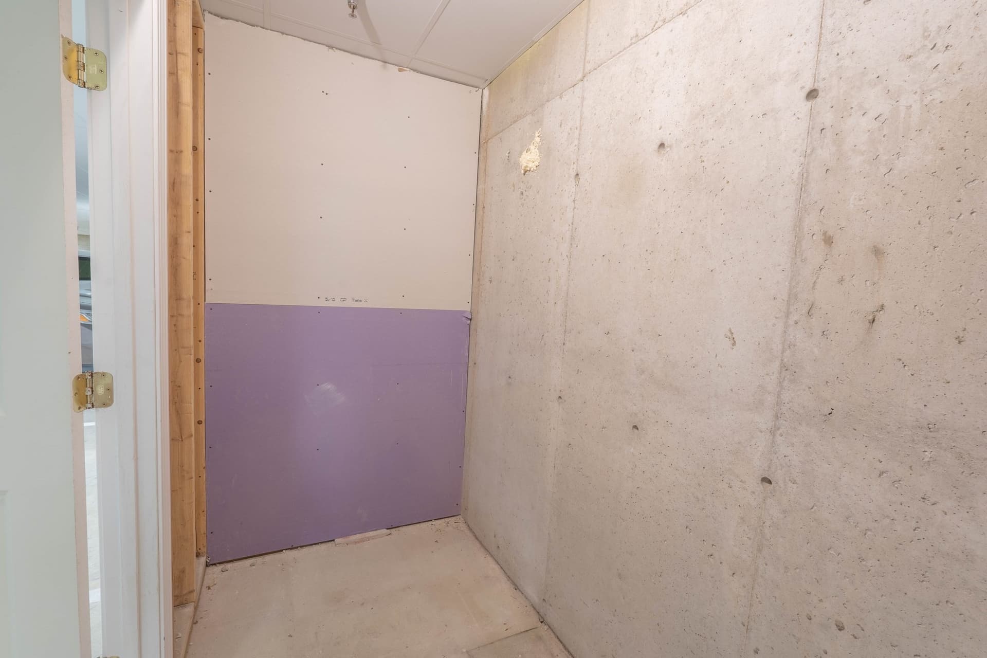 Condominium at 2 Inwood Drive # 1009, Woburn MA 01801, photo 28 of 34