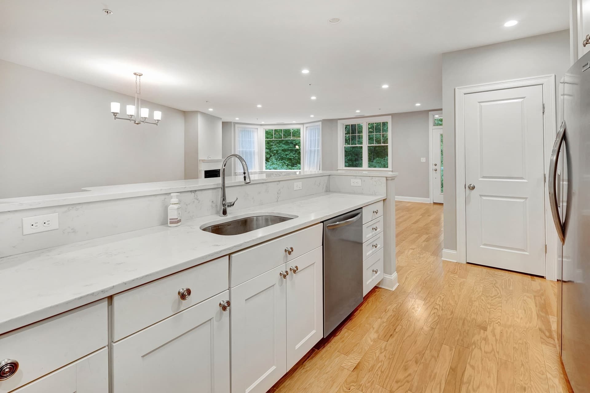 Condominium at 2 Inwood Drive # 1009, Woburn MA 01801, photo 9 of 34