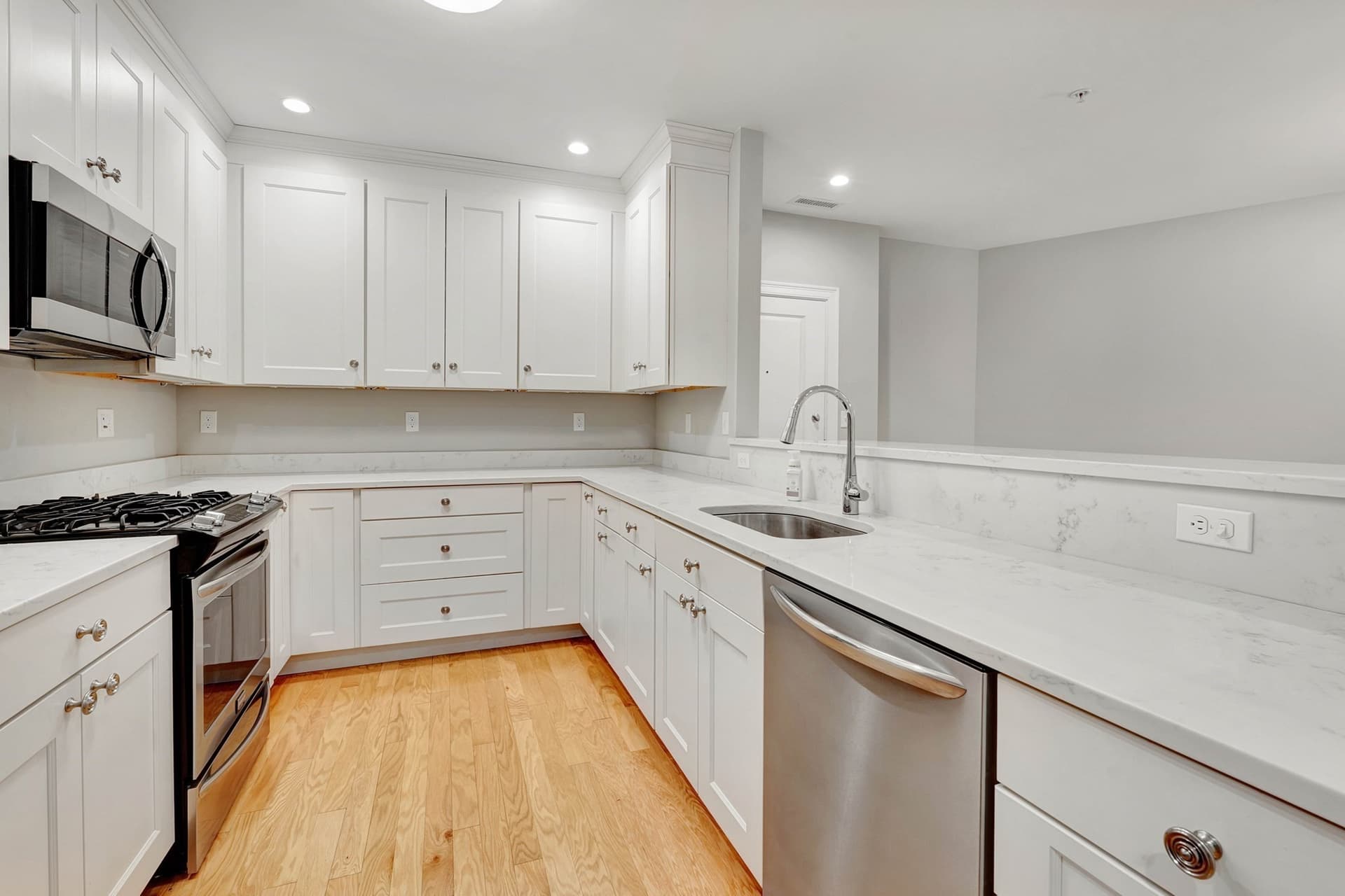 Condominium at 2 Inwood Drive # 1009, Woburn MA 01801, photo 8 of 34