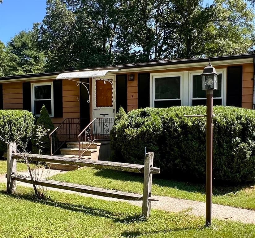 Mobile Home at 9 Maverick Drive, Brookfield MA 01506, Brookfield, photo 2 of 15