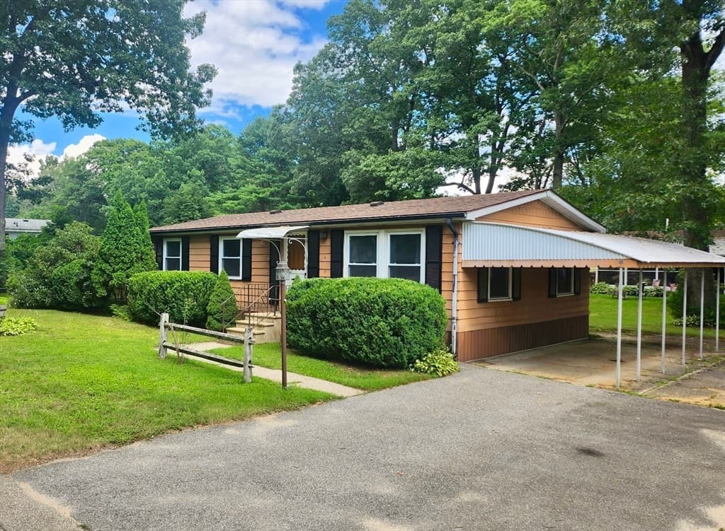 9 Maverick Drive, Brookfield MA 01506
