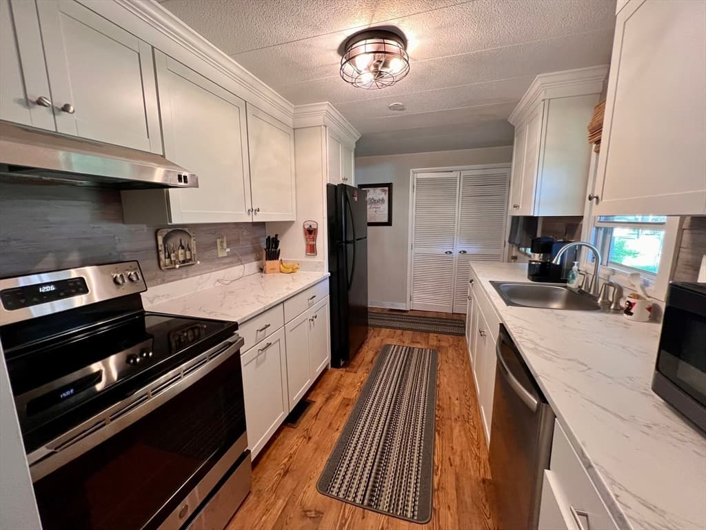 Mobile Home at 9 Maverick Drive, Brookfield MA 01506, Brookfield, photo 5 of 15
