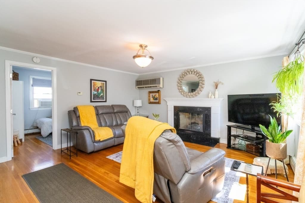 35 Rosaria St, Boston MA 02122 photo 6
