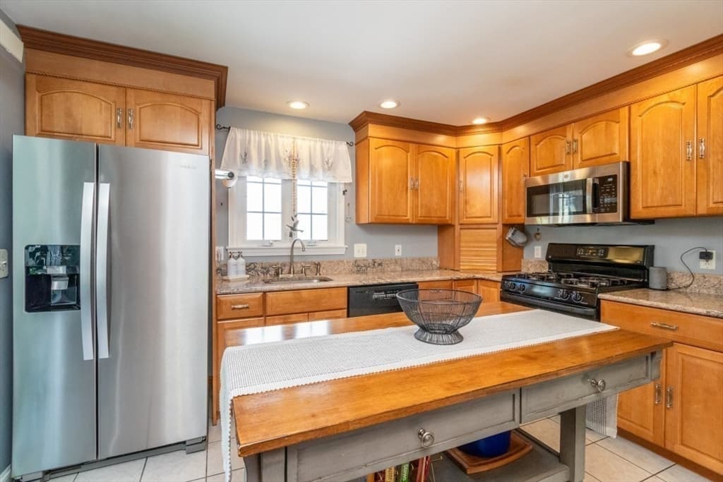 35 Rosaria St, Boston MA 02122 photo 13