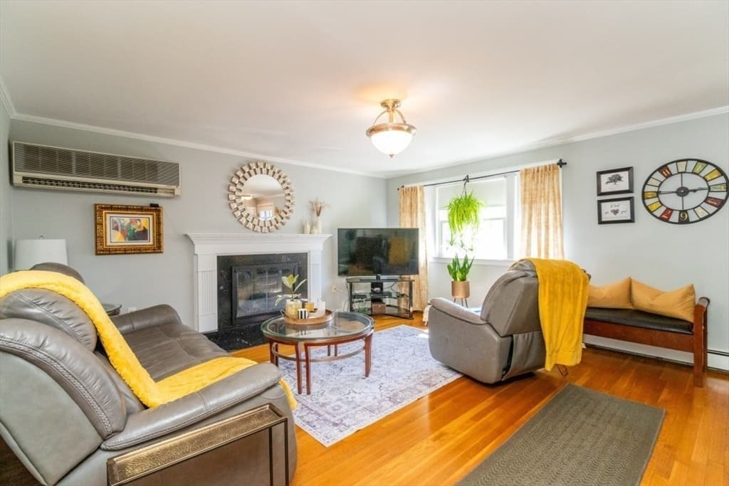 35 Rosaria St, Boston MA 02122 photo 3