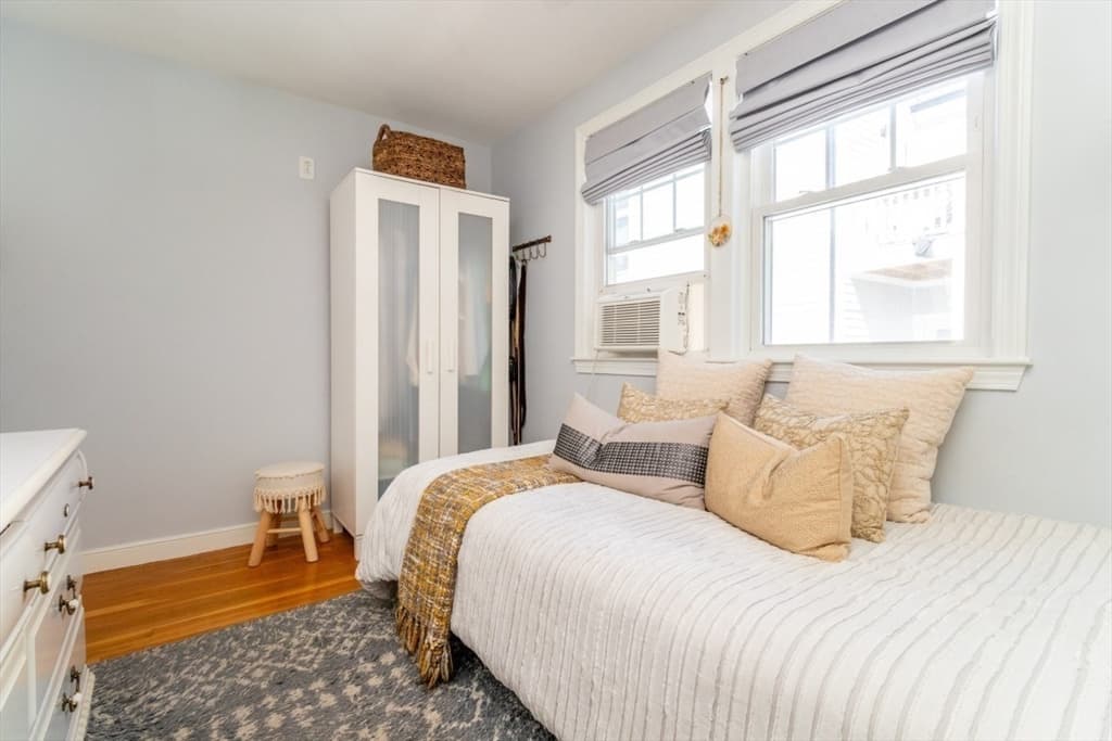 35 Rosaria St, Boston MA 02122 photo 9