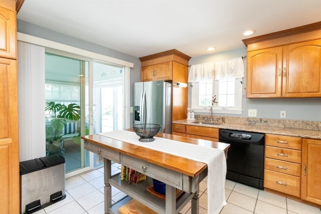 35 Rosaria St, Boston MA 02122 photo 15