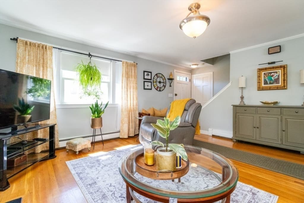 35 Rosaria St, Boston MA 02122 photo 4