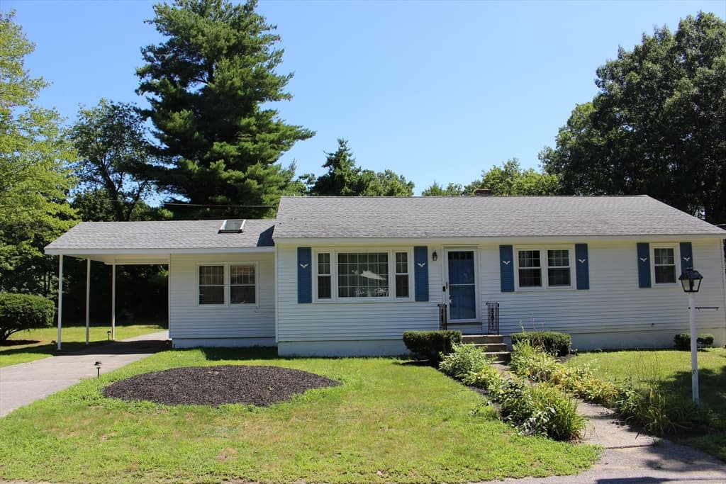 206 Debbie Drive, Leominster MA 01453