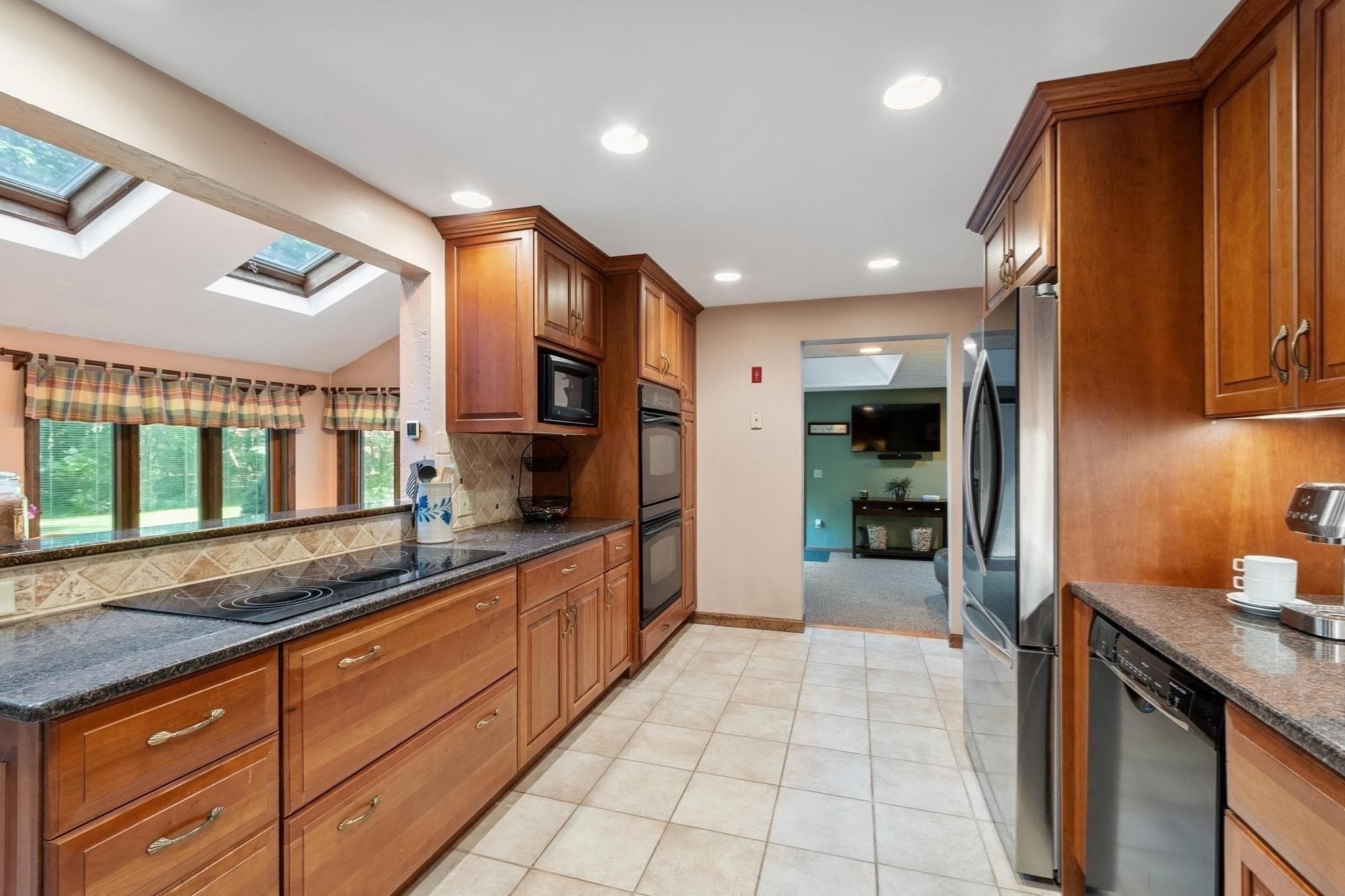 Single Family Residence at 140 Thurlow Street, Georgetown MA 01833, Georgetown, photo 5 of 41