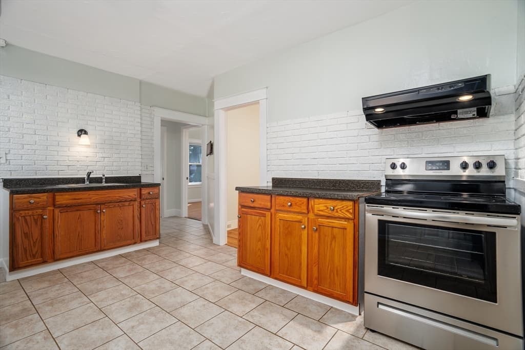 178 Walnut St, Leominster MA 01453 photo 13