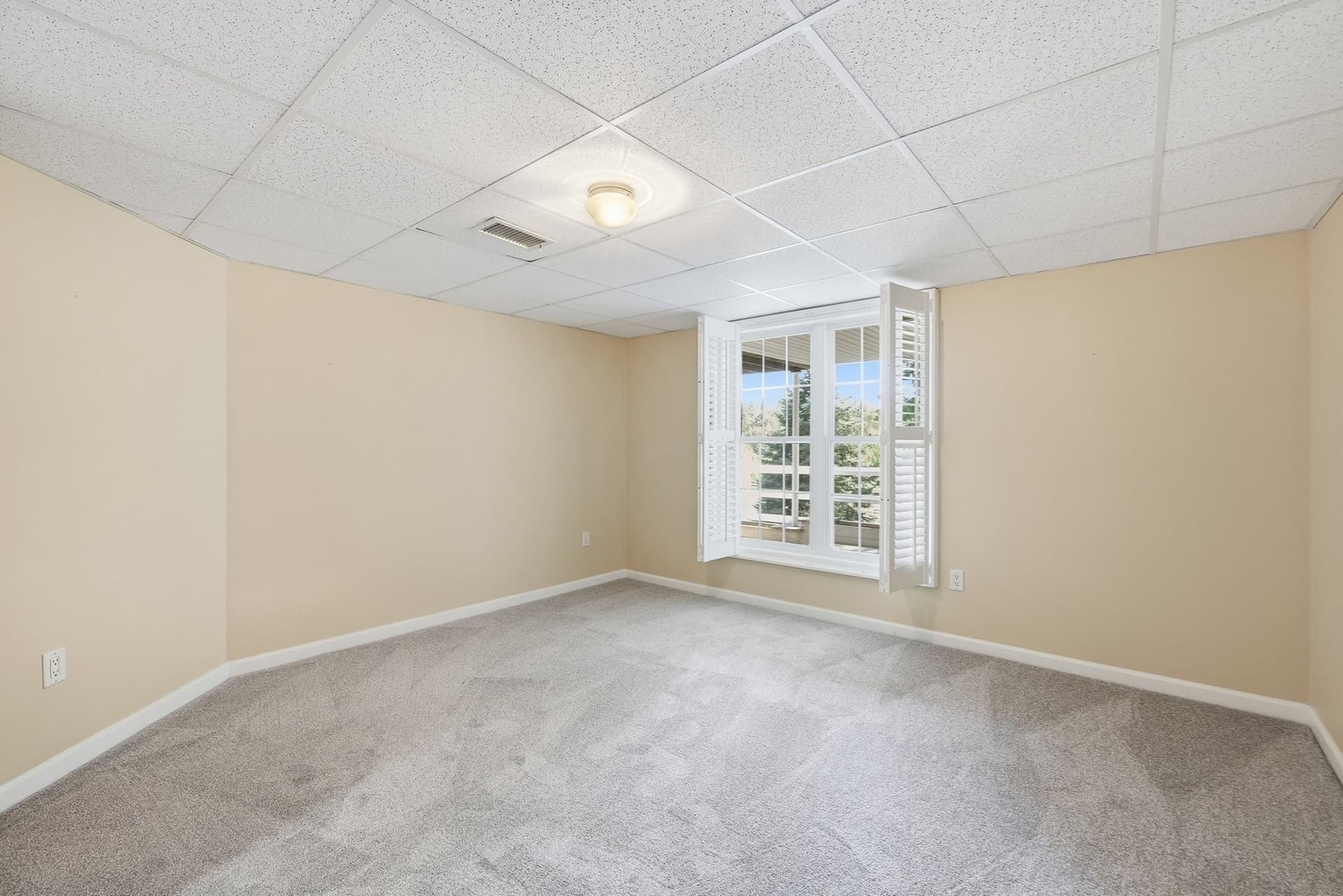 Condominium at 48 William Onthank Ln # 48, Southborough MA 01772, photo 22 of 33